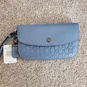 ❤️SOLD❤️ Coach 1941 clutch chambray NWT